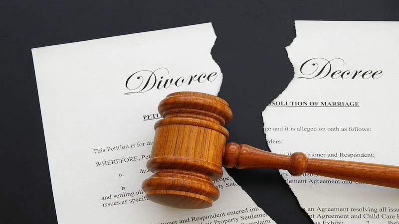 Essential Ways a Divorce Lawyer in Blue Springs, MO Supports a Smooth Separation Process